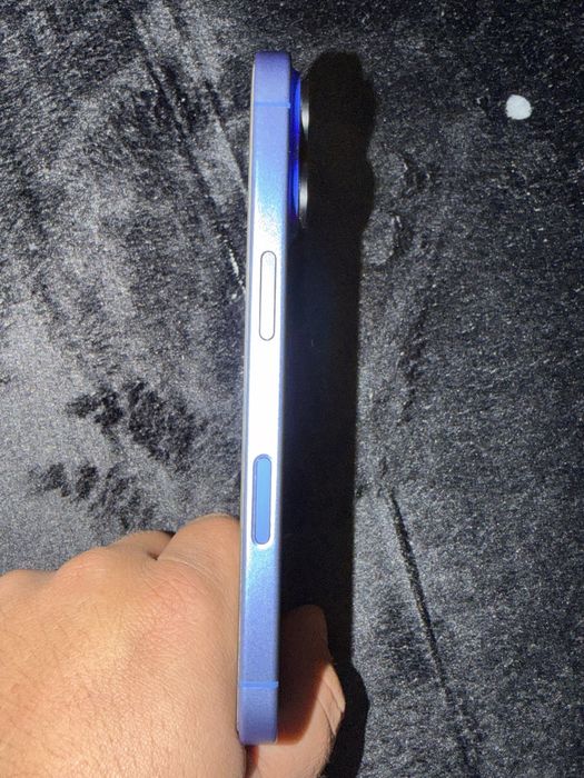 Iphone 16 ultramarine