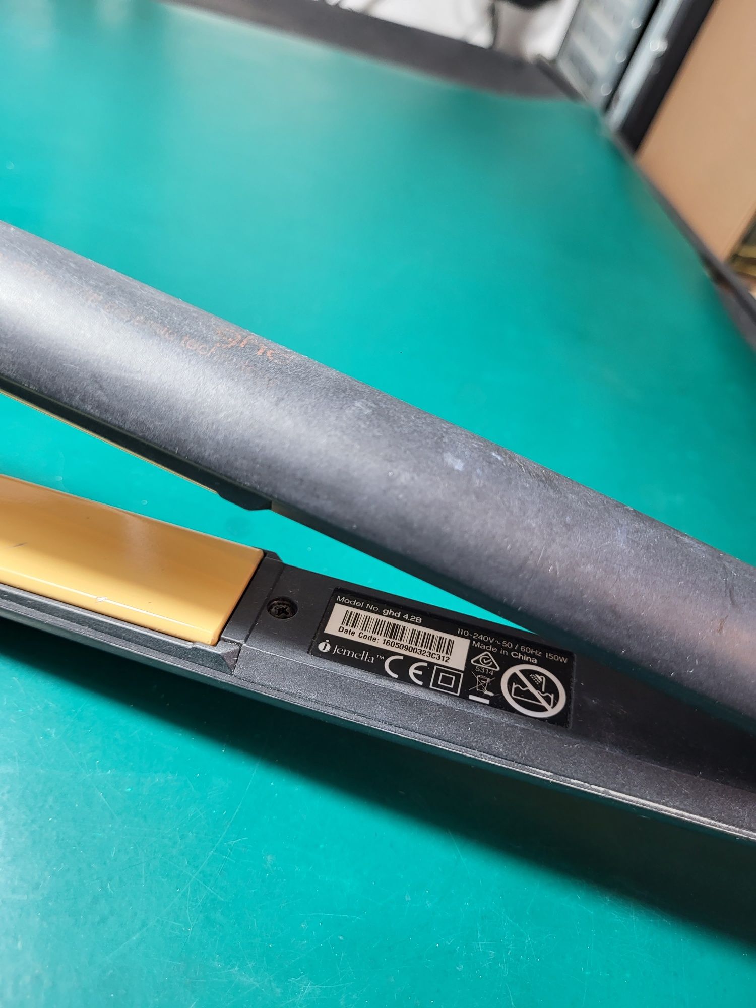 Vând placă ghd professional  styler with ceramic technology 4.2B