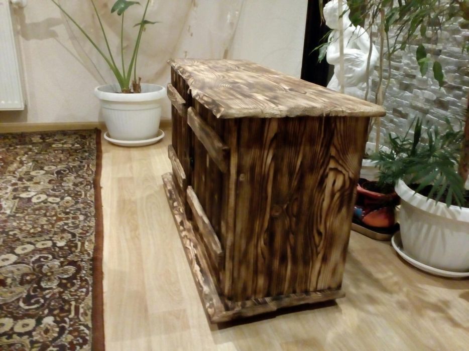 Уникален състарен дървен шкаф
