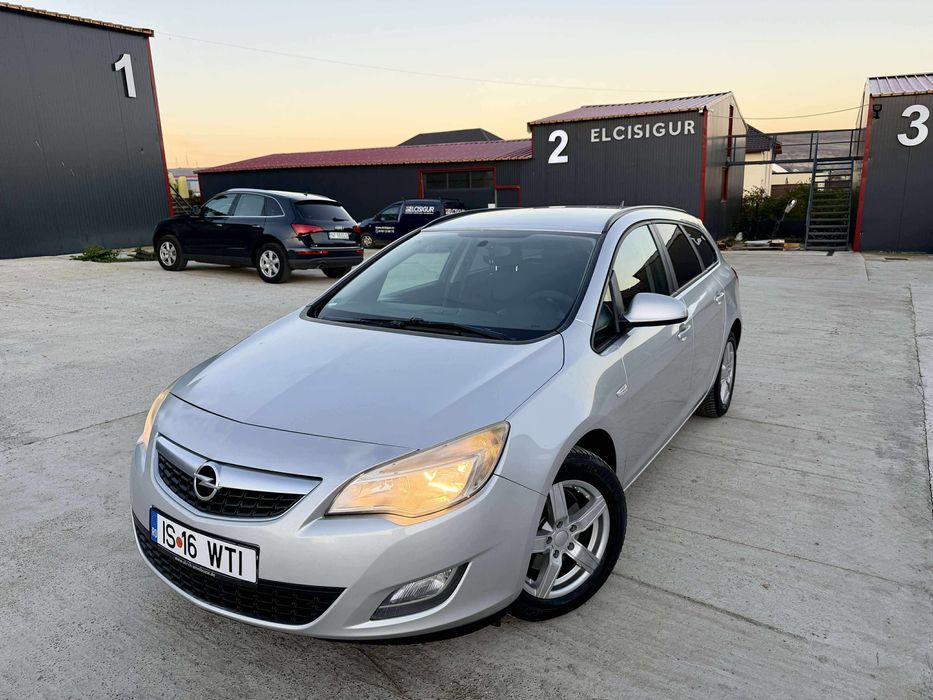 Opel Astra J 2012