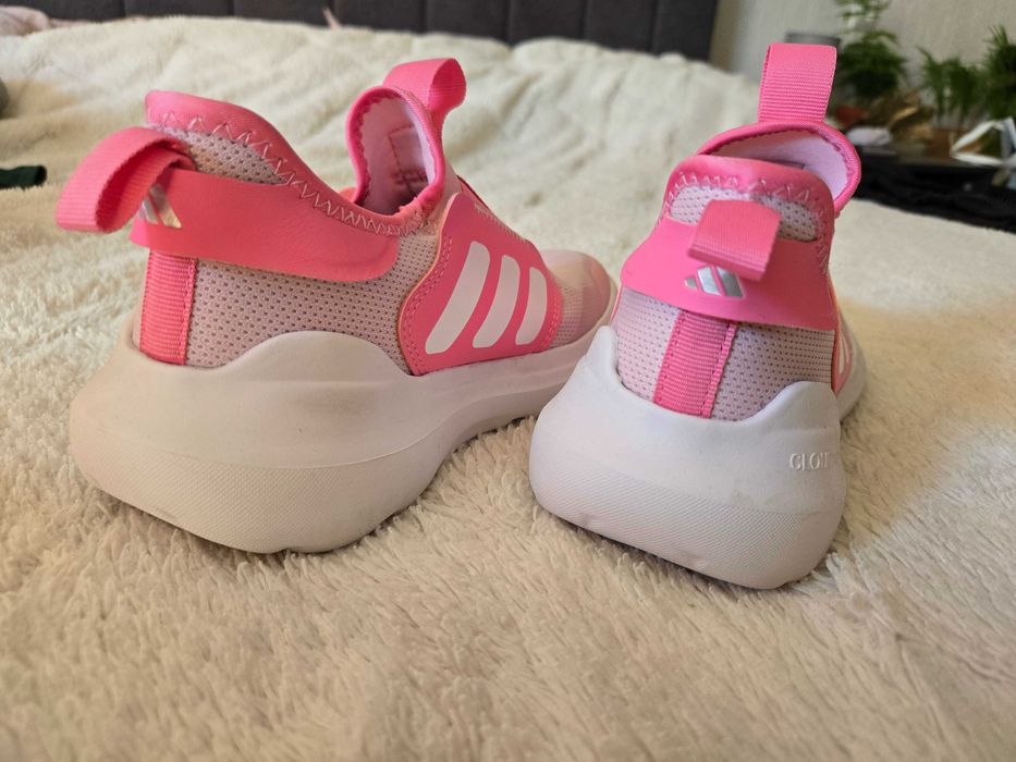 Маратонки адидас