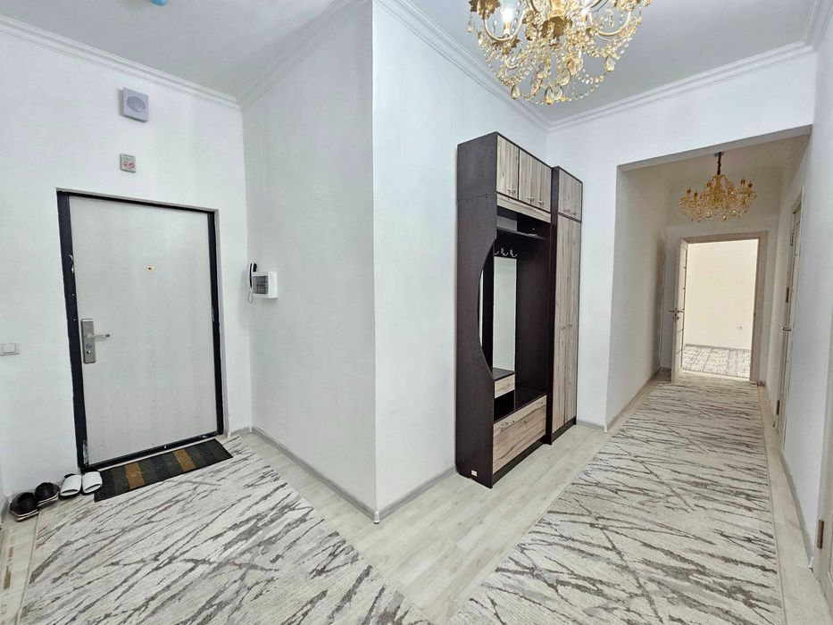 Срочно продается 3х комнатная квартира на Сер-ом районе. Янги Дархон.