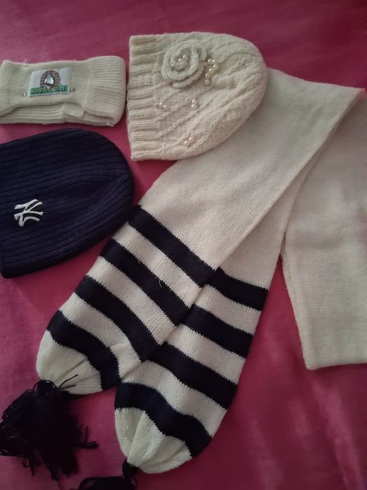Fulare.caciulita.bereta - set și sosete
