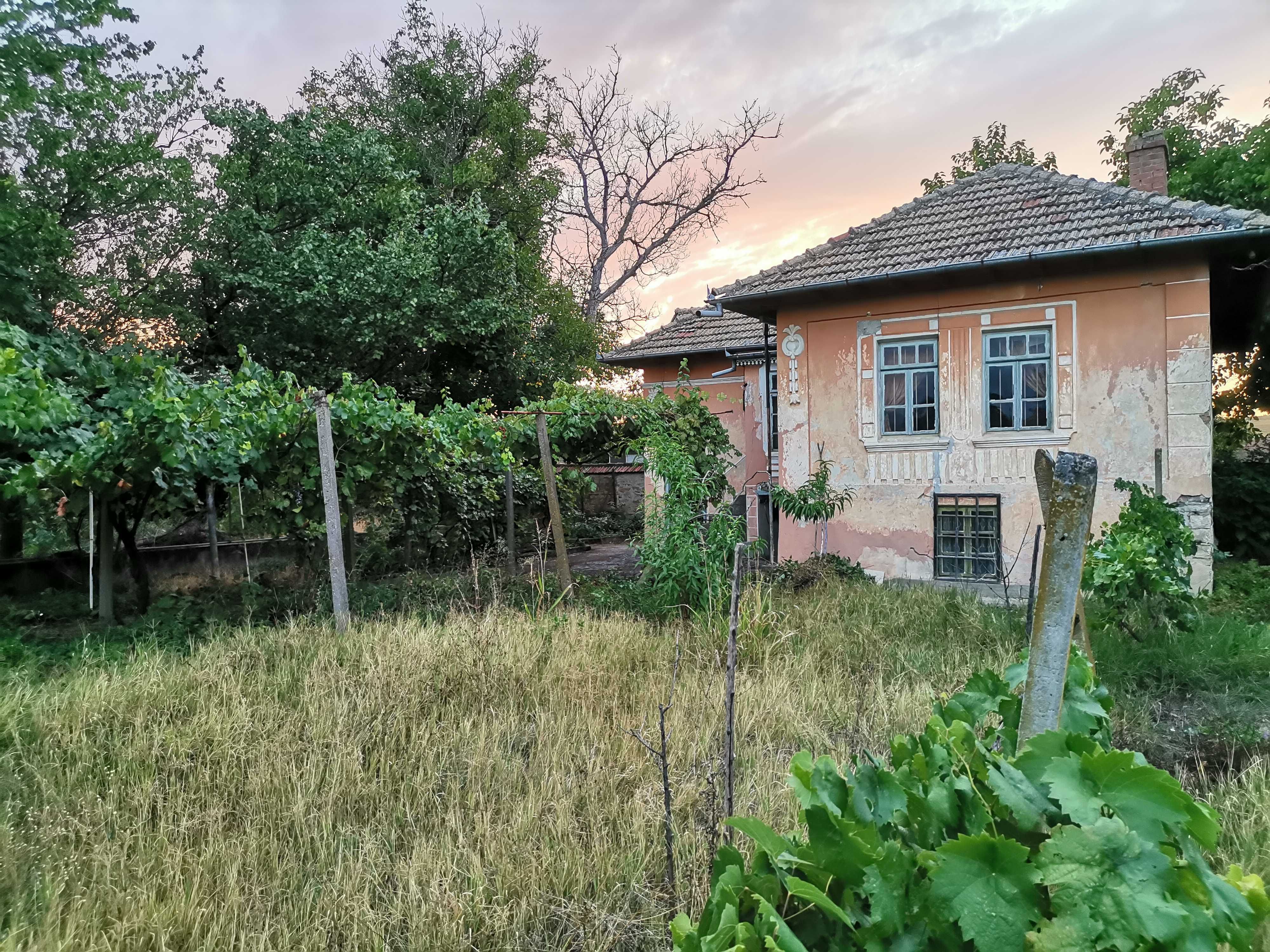 Kъща с двор - село Куцина, обл. В. Търново / House near Veliko Tarnovo