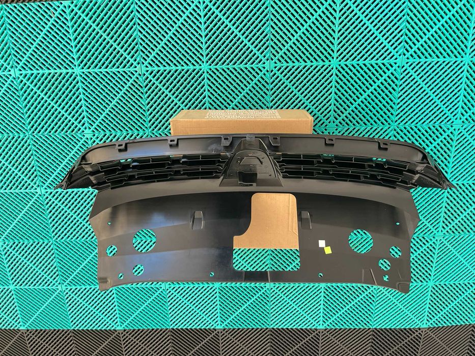 Grila radiator Dacia Logan Sandero 2020+ noua originala Renault