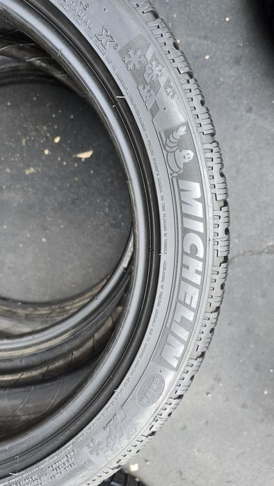 2 anvelope iarnă Michelin 225/45/18