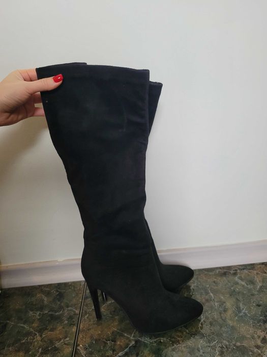 Високи ботуши на ток