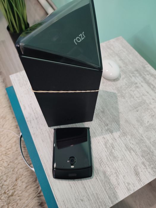 хауей 5 про 500лева и Моторола раз за 700 лева