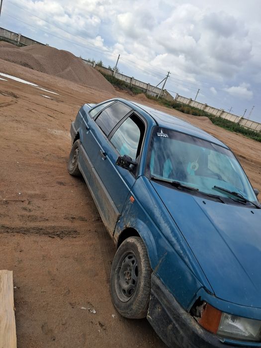 Продам пассат б3 седан 1.8