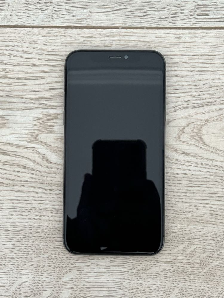 Продам IPhone X (10)