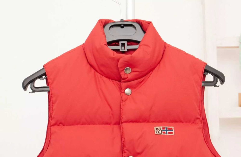 Napapijri оригинална детска грейка от пух червен пухен елек 6-7 г