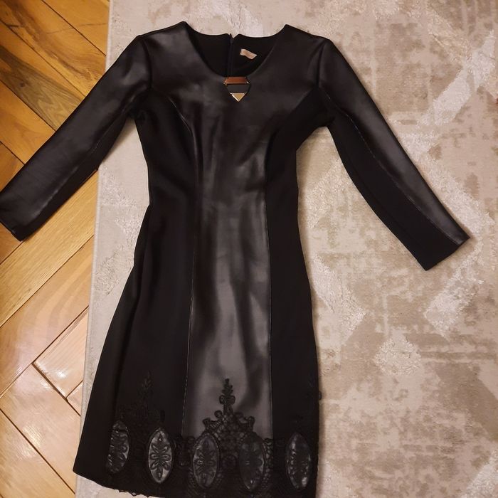 Платье кожаное с вышивкой .