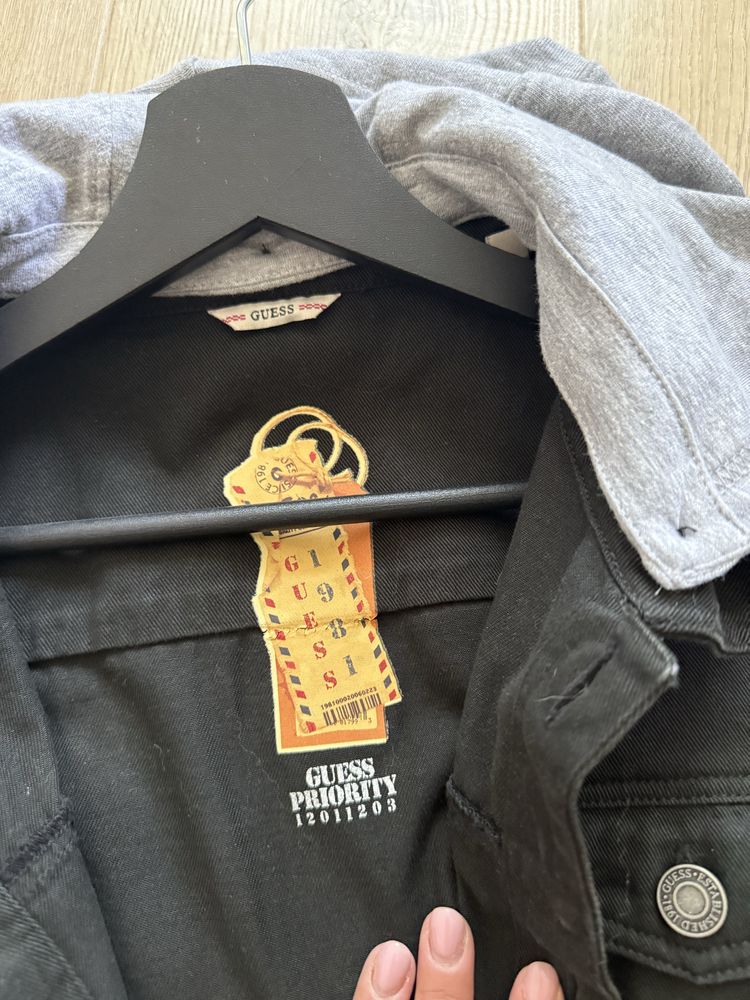 Продавам дънково яке Guess размер М