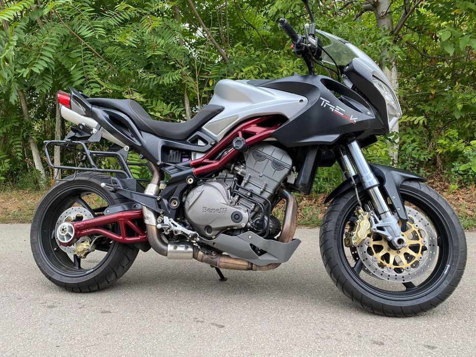 Vând motocicleta Benelli sau fac schimb cu masina