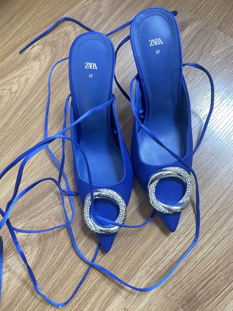 Чисто нови обувки на ток Zara
