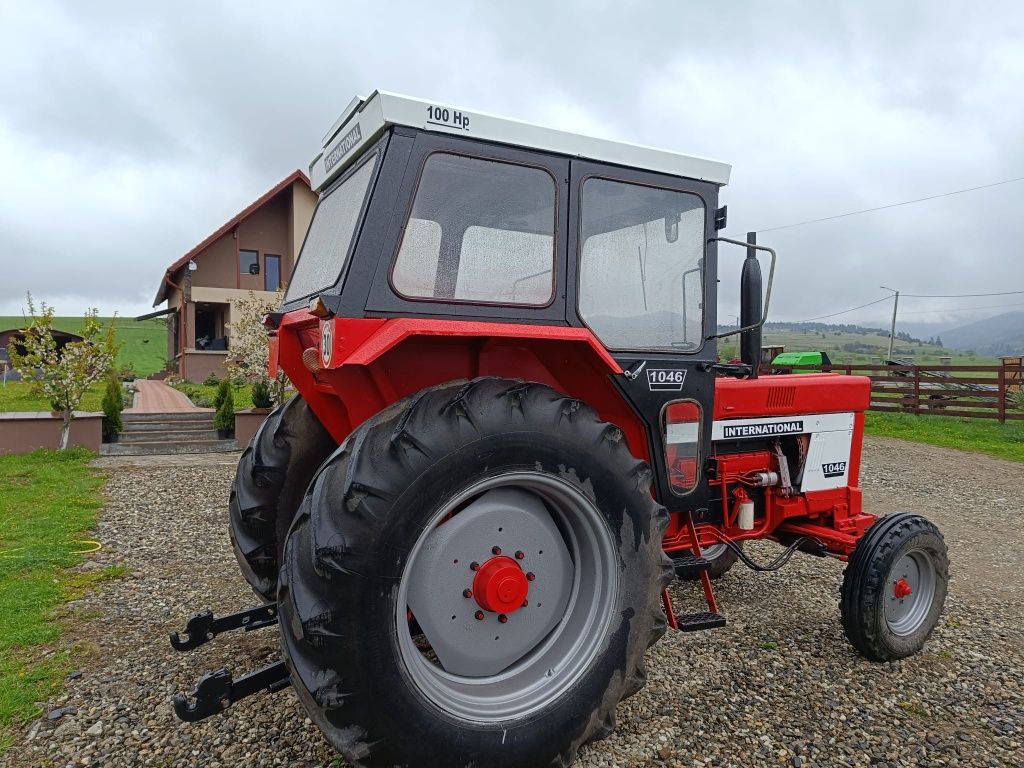 Tractor International 1046