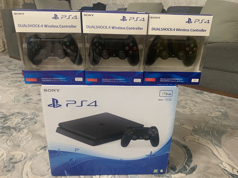 Рс4 слим 1TB HDR с играми 12-17 и один джестика оригинал
