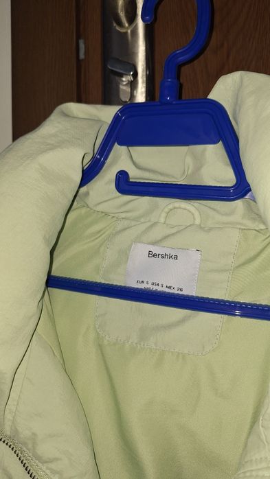 Яке бомбър Bershka