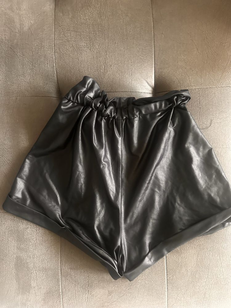 Къси кожени шорти Shein