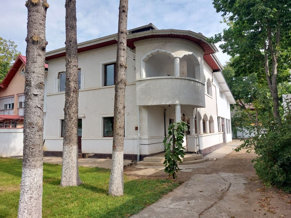 Afumați IF - casă/vilă mare, cu 8 dormitoare, 7 băi, amplasată pe DN 2