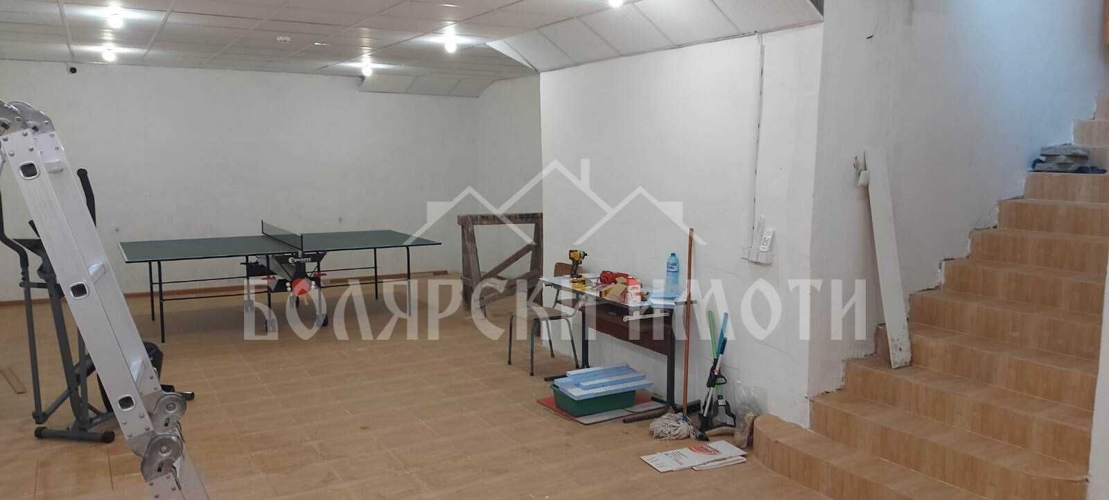 Офис/Магазин/Студио под наем в Идеален Център