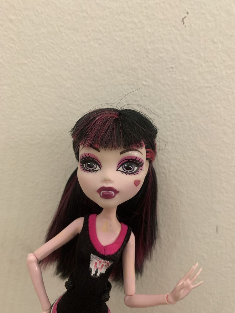 Papusa monster high Draculaura