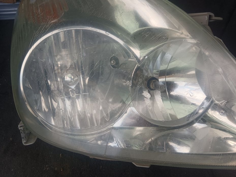 Десен фар за Toyota Corolla verso