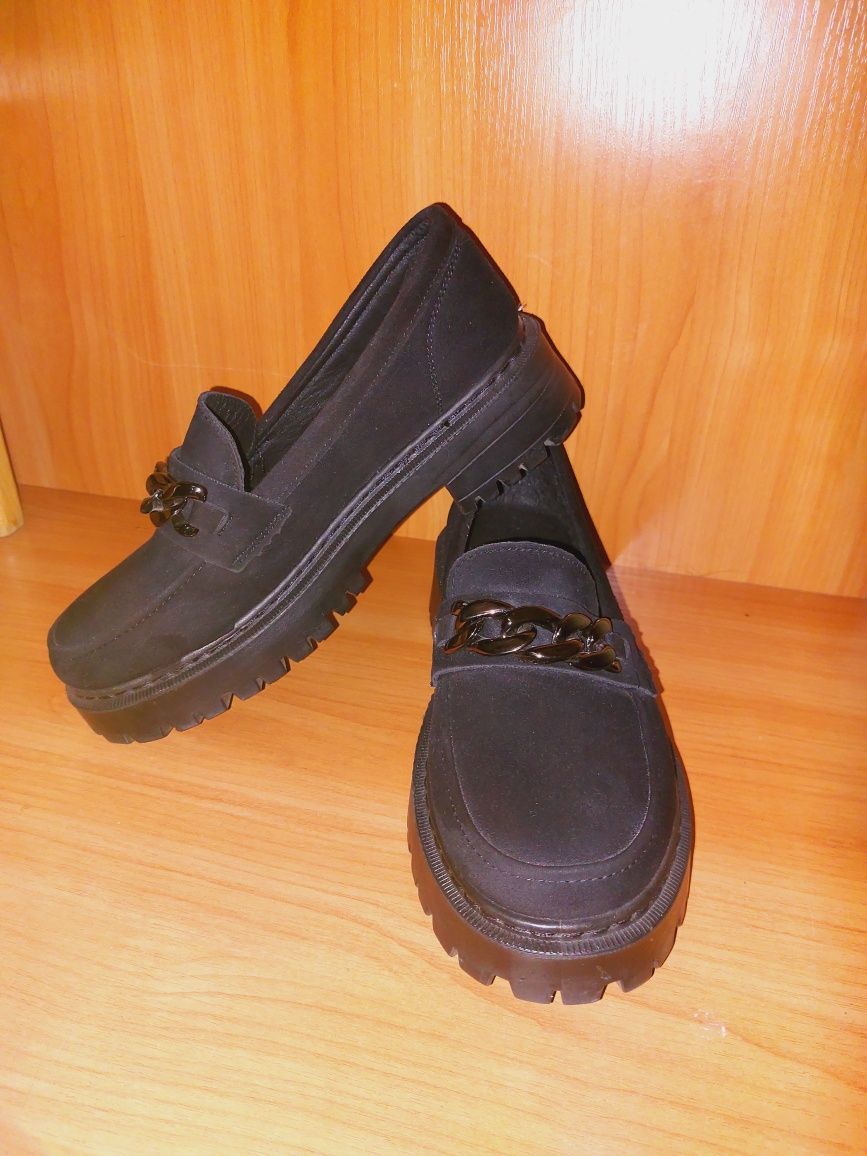 Туфли лоферы черные
