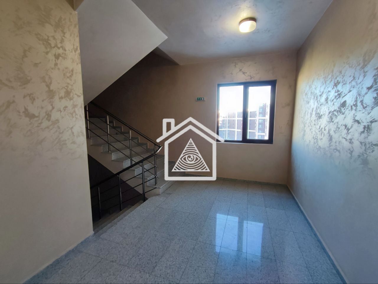Продава се Едностаен апартамент в Пловдив, Тракия - 50 кв.м за 1500 €/кв.м - Снимка #1