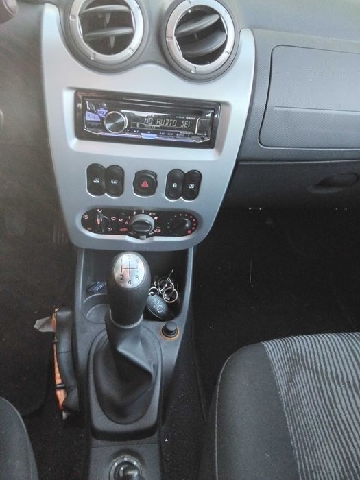 Dacia  Logan 1.6   7места