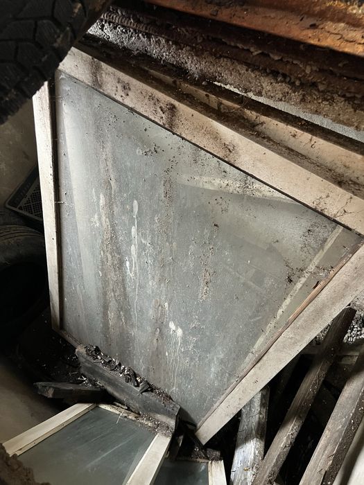 Два витражных окна