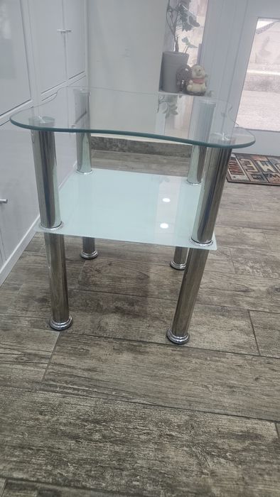 Декоративна стъклена масичка