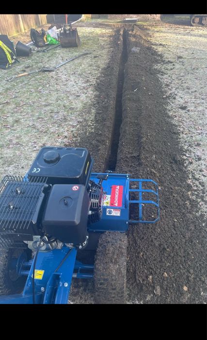 Masina de sapat santuri pt irigatii , cabluri , fundatii