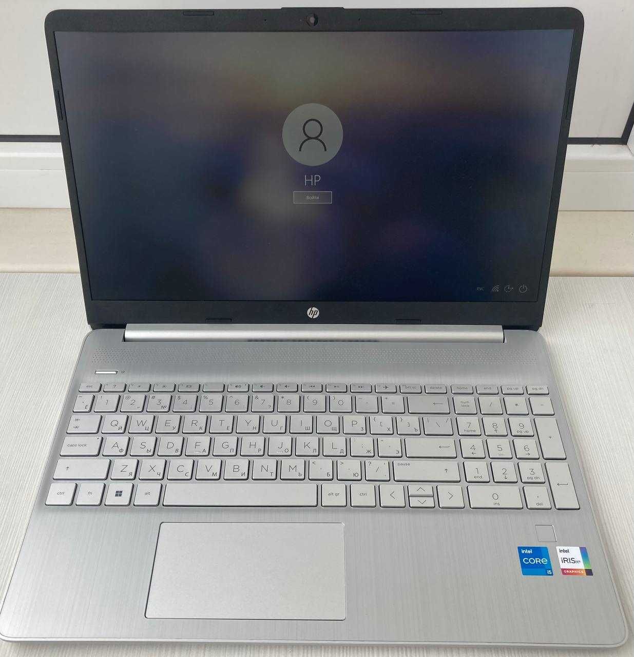 Ноутбук HP 15.6 серебристый, сканер отпечатка пальца