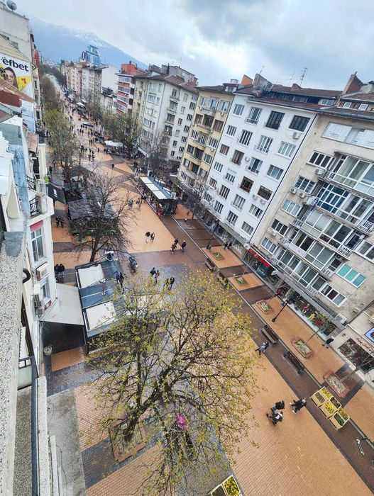 ПОД НАЕМ: топ центъра на гр. София, бул"Витоша" пешеходната зона: