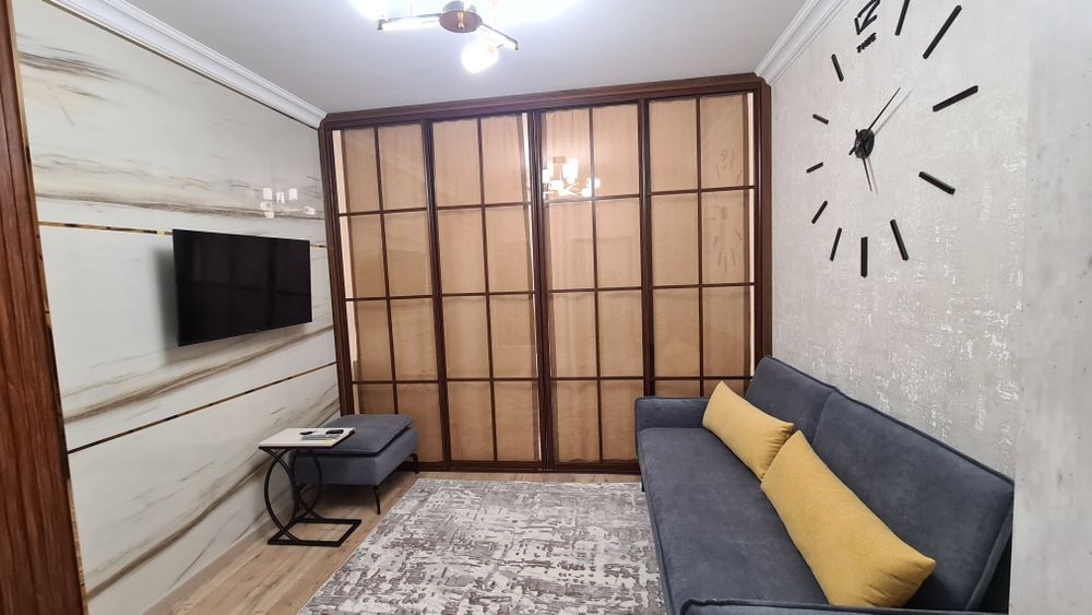 СДАЕТЬСЯ С 1 декабря  МЕСЯЦА..метро .Дружба народов  200 метров..сдает