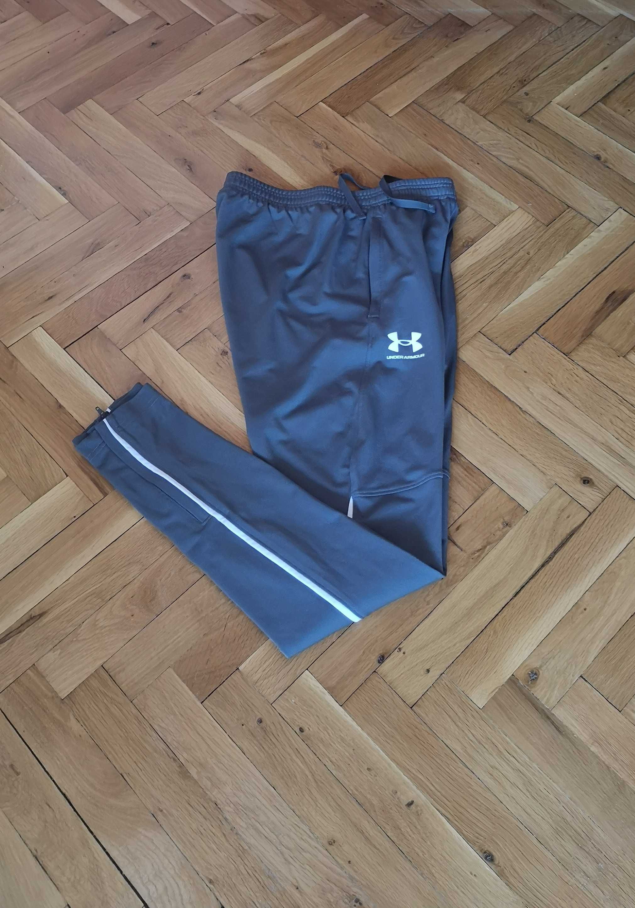 Оригинални мъжки долнища Under Armour размер S