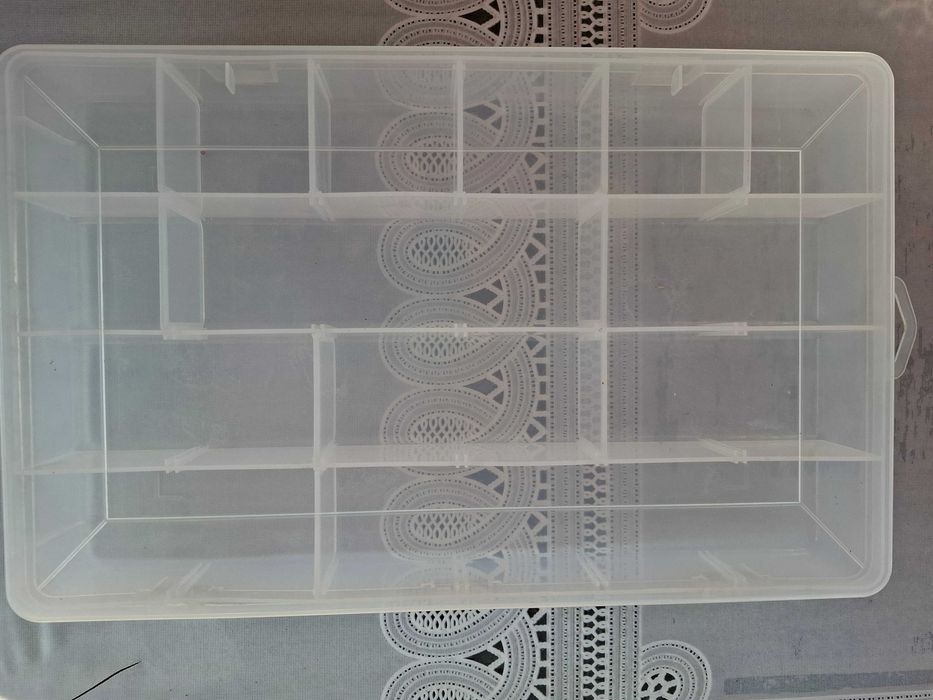 Cutii transparente din plastic pentru depozitare