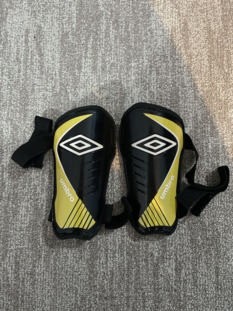 aparatori fotbal umbro