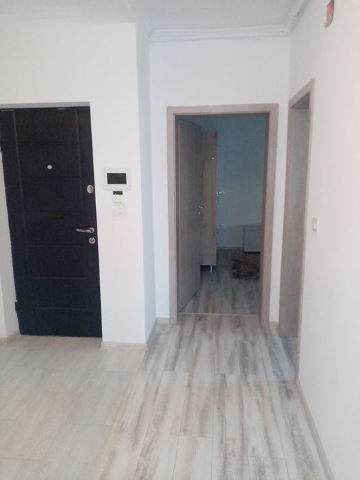 Închiriez apartament