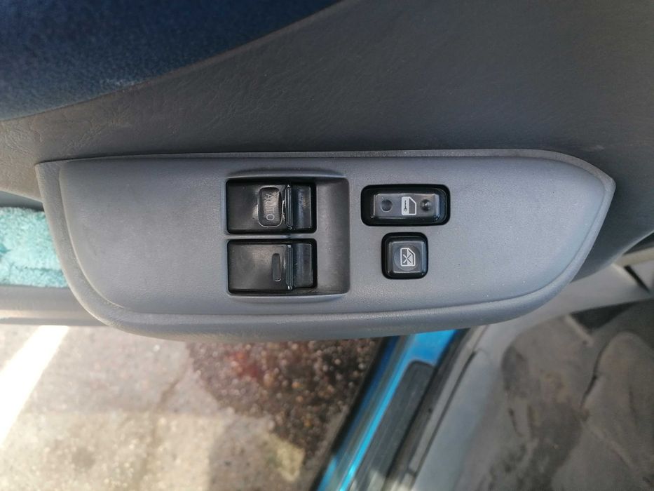Toyota RAV 4 -3 usi