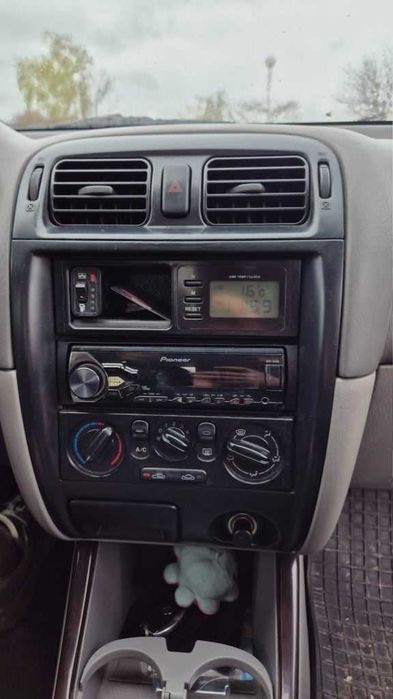 Автомобил Mazda 626