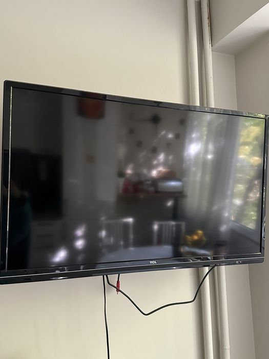 Телевизор tcl 40 inch със стойка