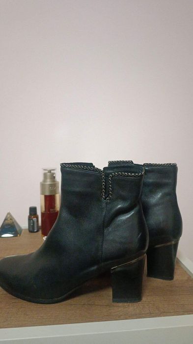 Черни боти естествена кожа на марката Diverse