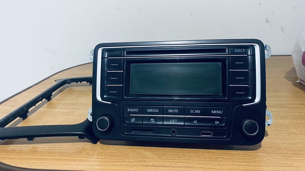 Магнитофон магнитола от Фольксваген Поло Volkswagen polo 2013 год