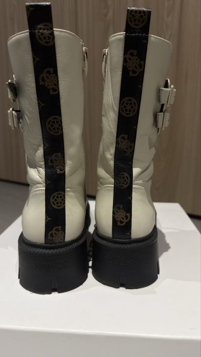 Боти от естествена кожа GUESS