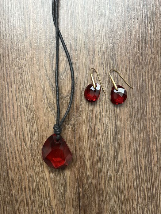 Обеци и колие swarovski