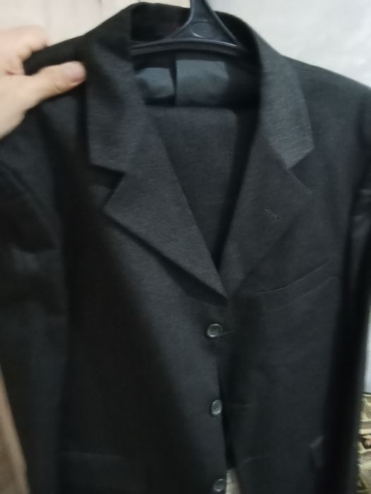 Мужской костюм срочно продам