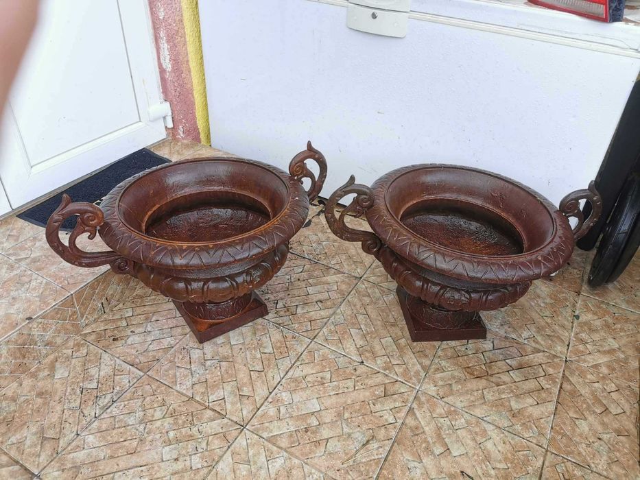 Amfora de gradina din fonta vintage