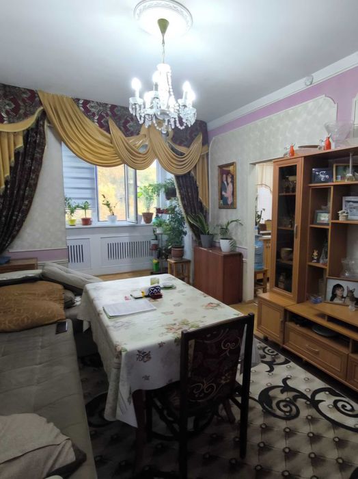 Буюк Ипак Йули. 3/3/5. Художники.